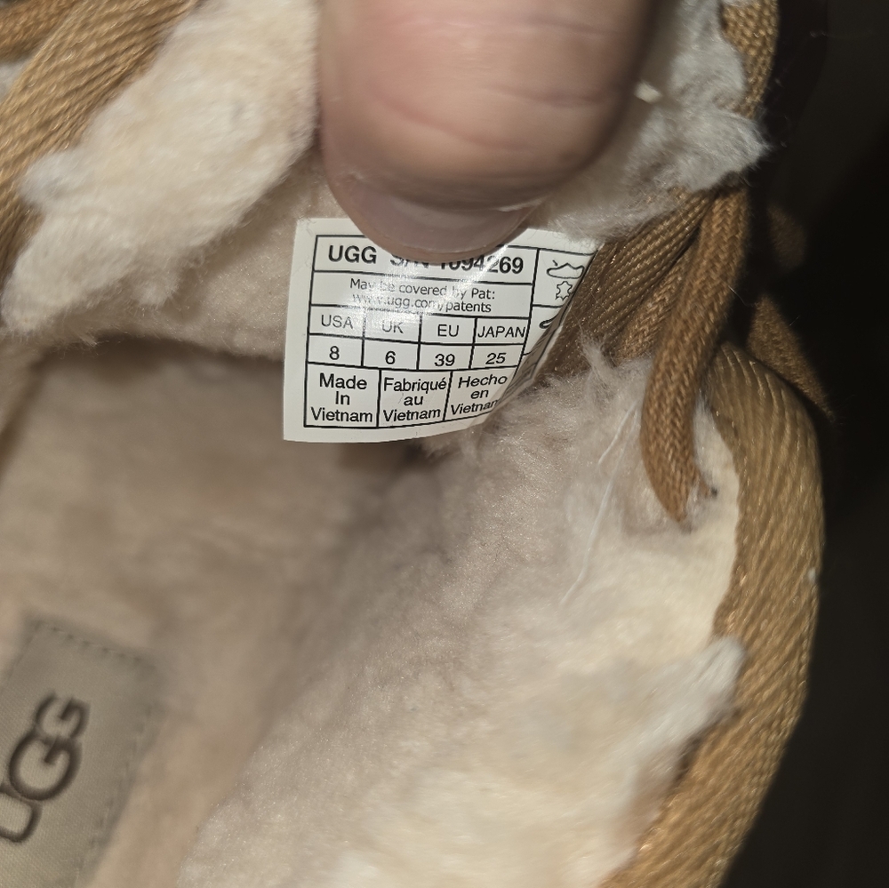 Womens size 8 Ugg shoes